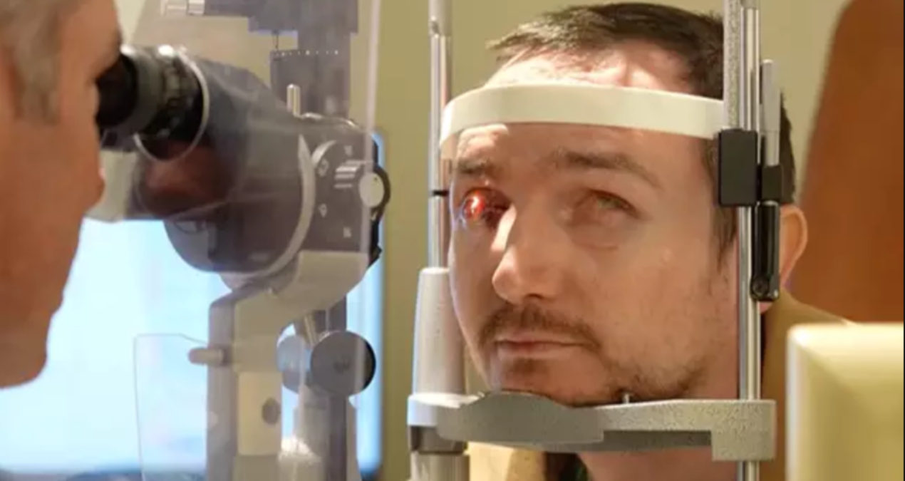 Ağzındaki diş, gözüne takıldı: 20 yıl sonra körlükten kurtuldu