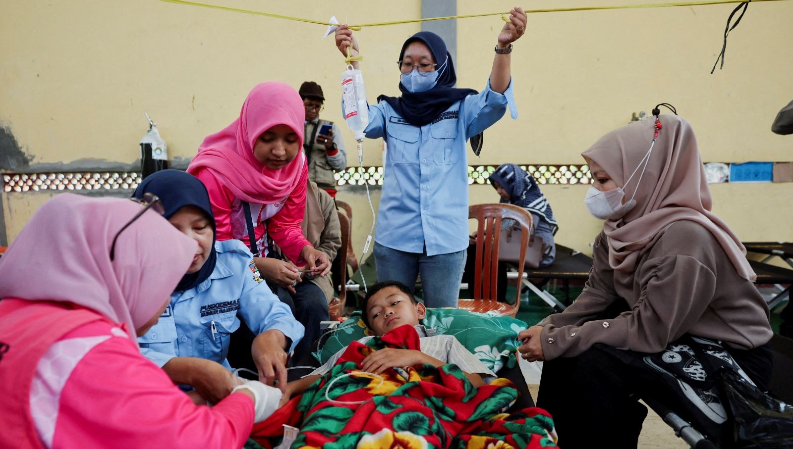 Endonezya’da ücretsiz okul yemeği skandalı: Binden fazla öğrenci zehirlendi