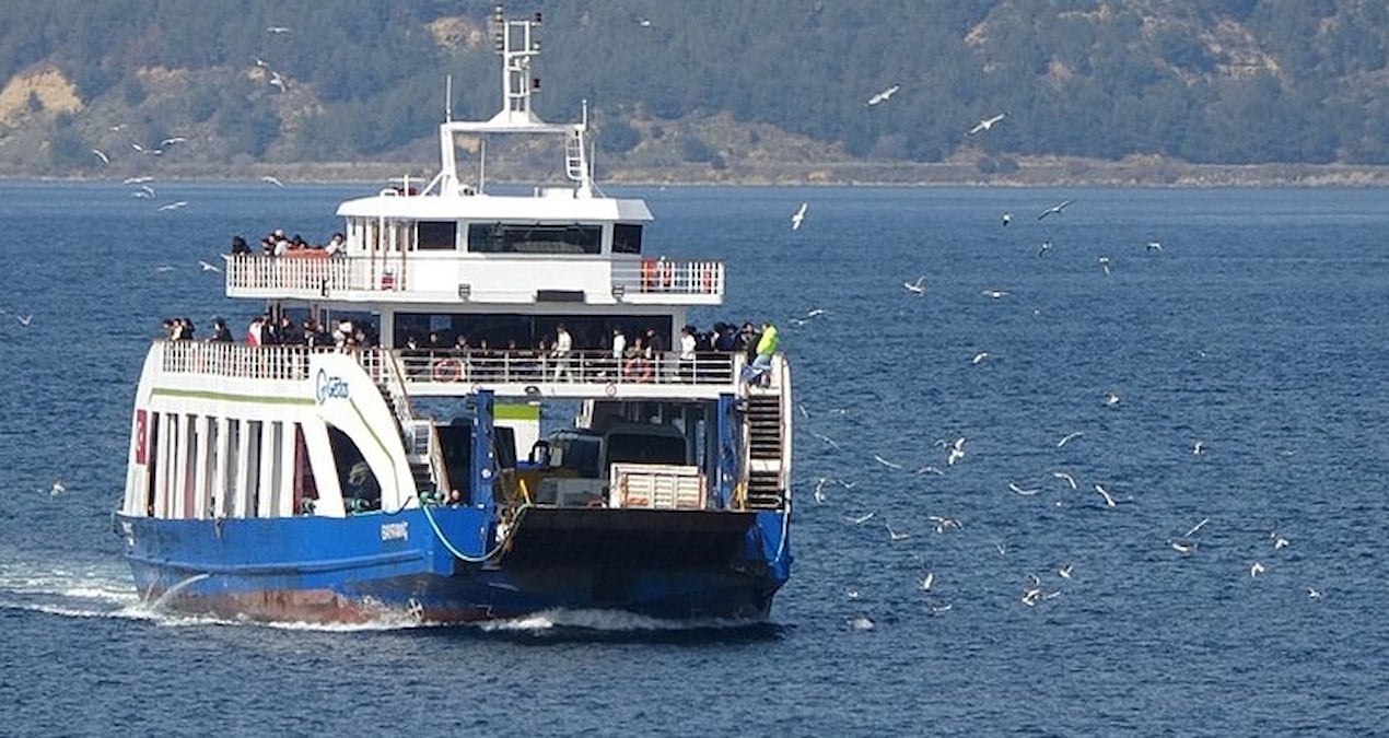 Feribot seferleri fırtına nedeniyle iptal edildi