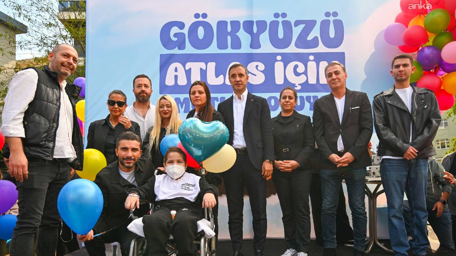 Beşiktaş’ta küçük Atlas için umut dolu gün: Lösemiyi 2’nci kez yenen Atlas için balonlar gökyüzüne bırakıldı