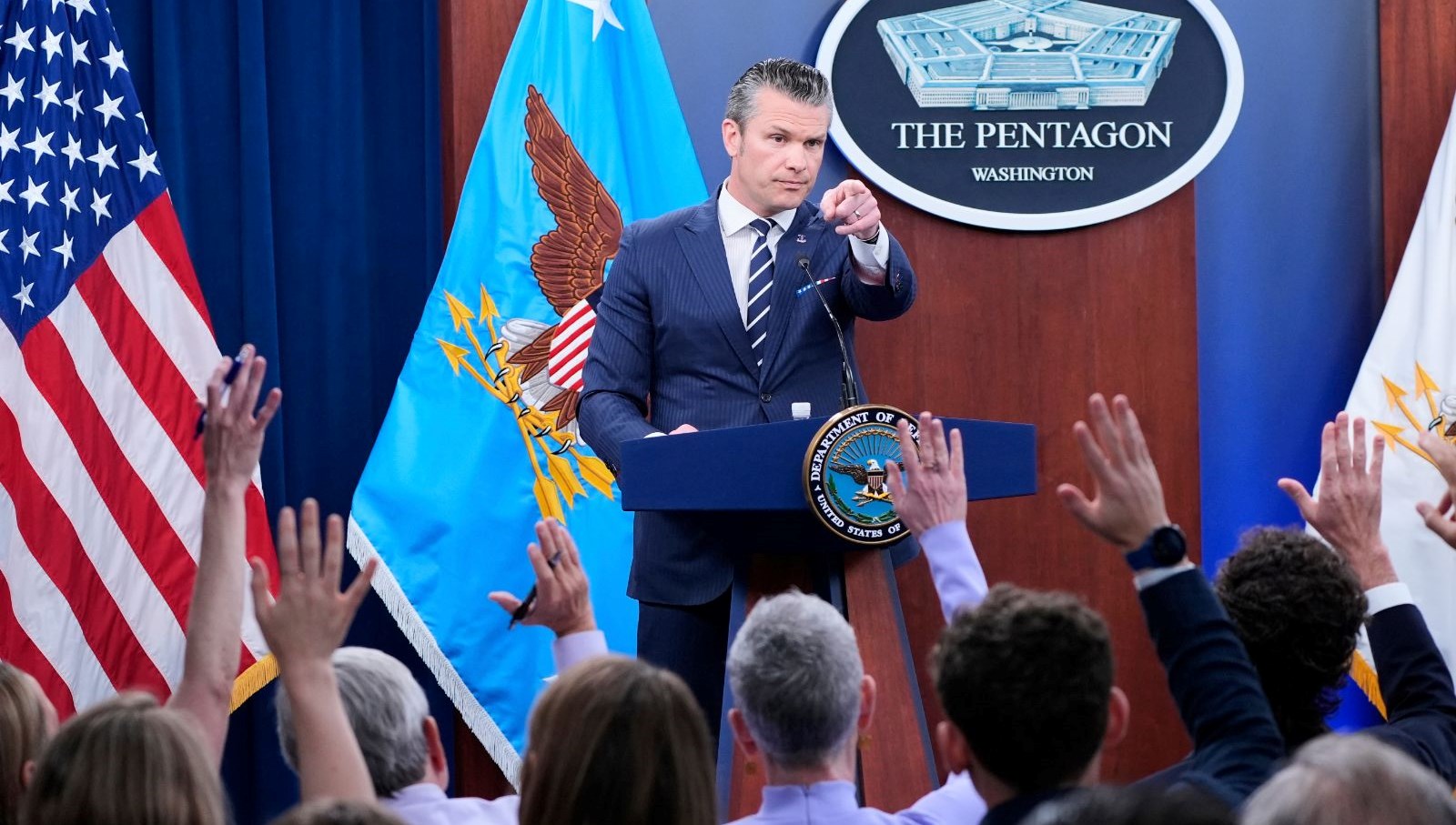 Pentagon’da muhabir krizi: Trump yönetimi imza atmayan gazetecileri kovuyor