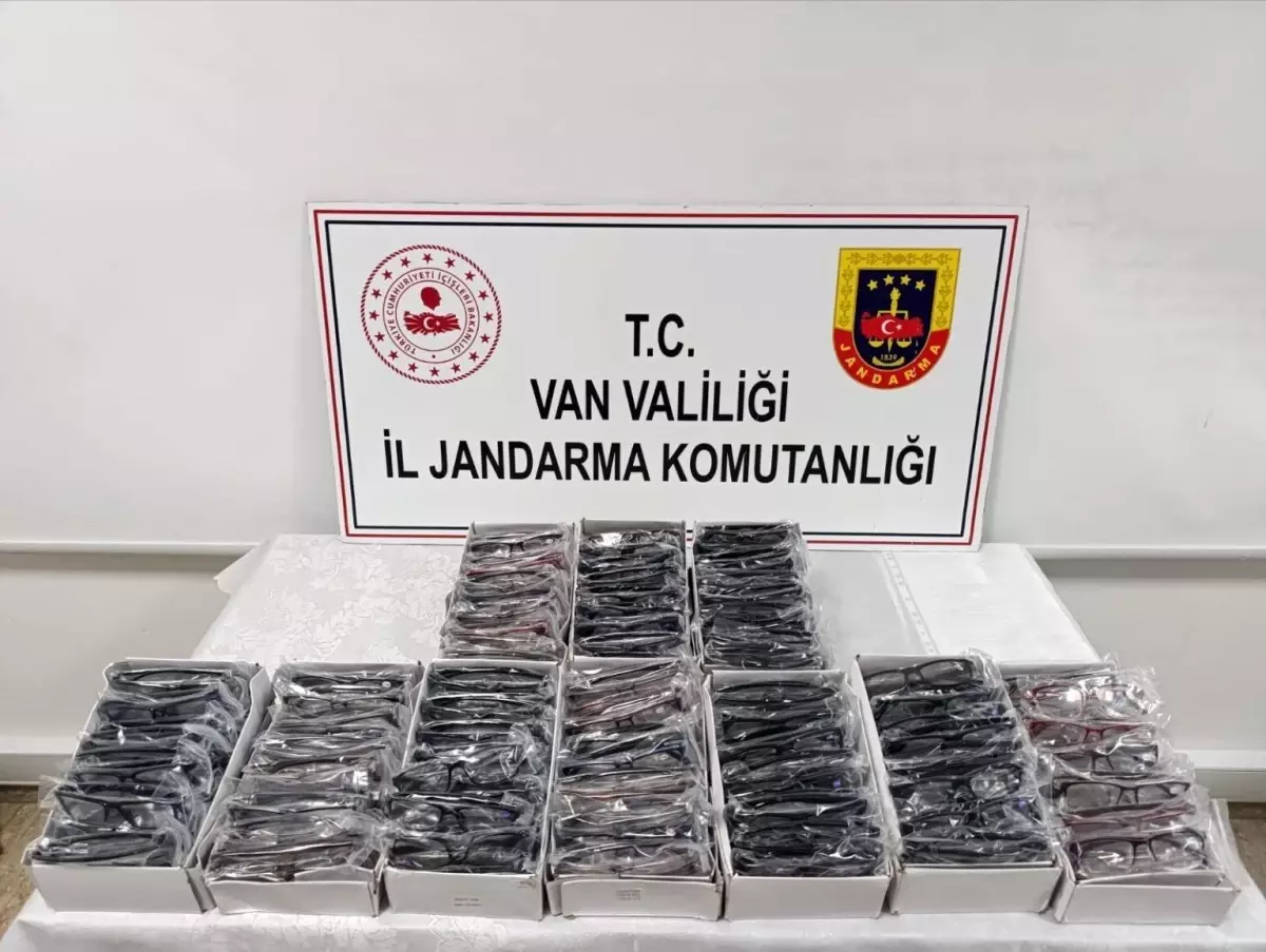 Van’da 150 Bin TL Değerinde Kaçak Gözlük Ele Geçirildi