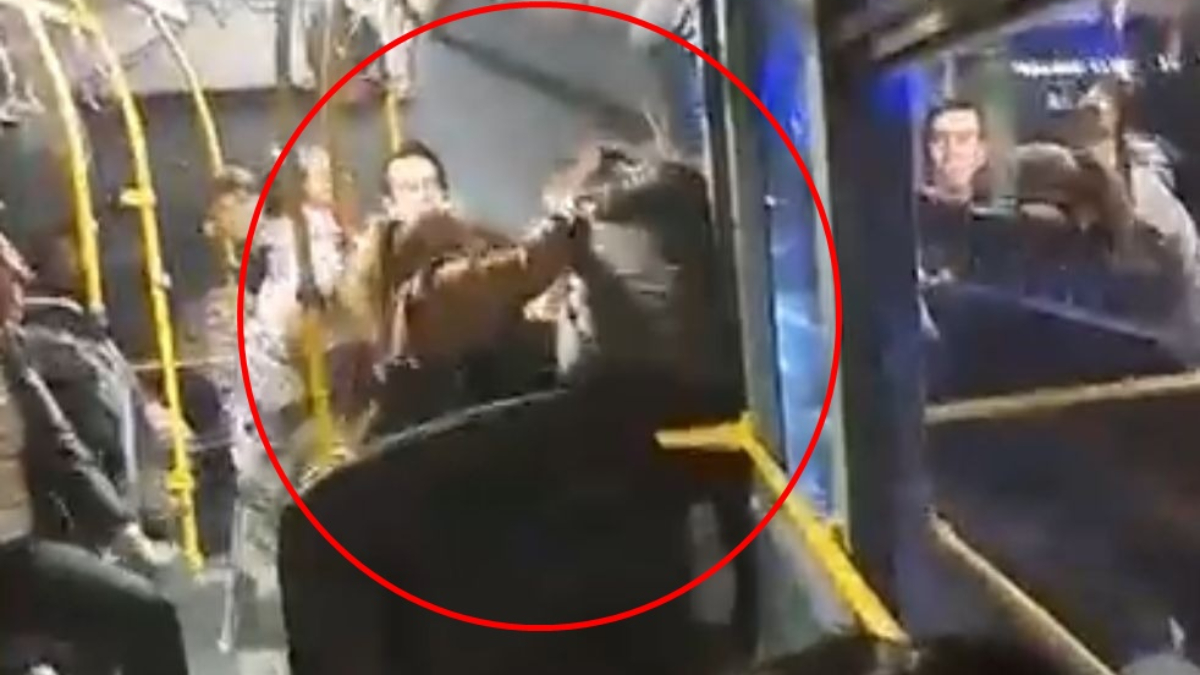 Bursa’da iki kadının otobüsteki yer kavgası kamerada
