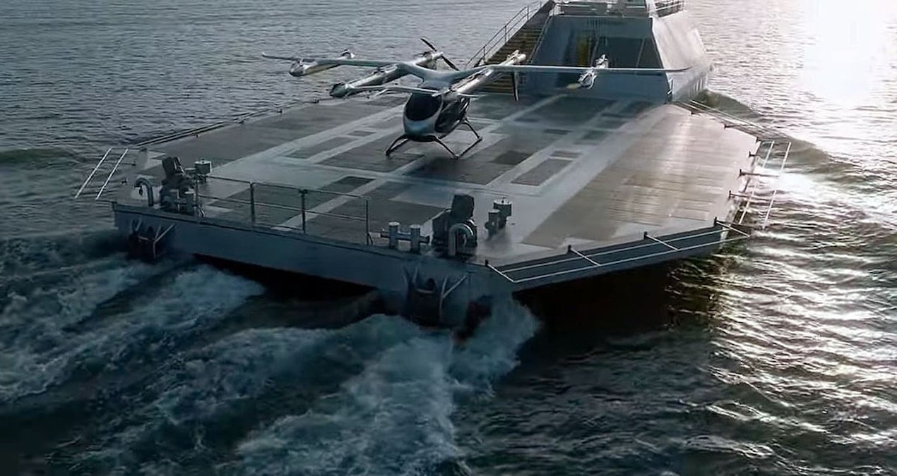 Dünyanın ilk yüzen havalimanı denize açıldı! Kara ile bağlantısı yok