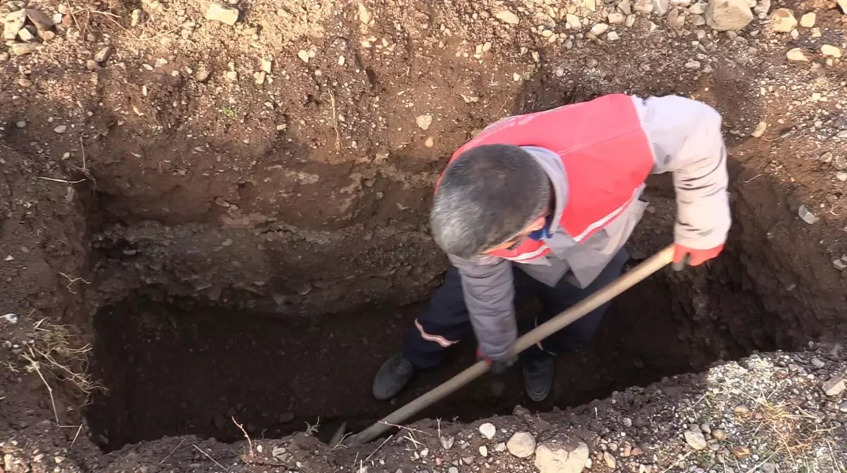 Erzurum’da Dondurucu Soğuklar İçin 500 Mezar Kazıldı