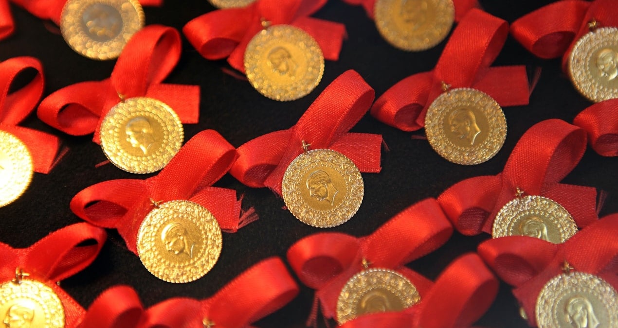 Gram ve çeyrek altın uçuşa geçti: İşte 15 Kasım altın tablosu