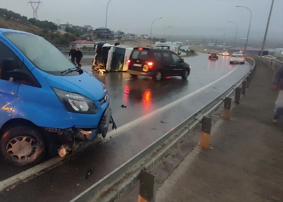 Kahramanmaraş’ta Zincirleme Trafik Kazası: 9 Araç Hasar Gördü