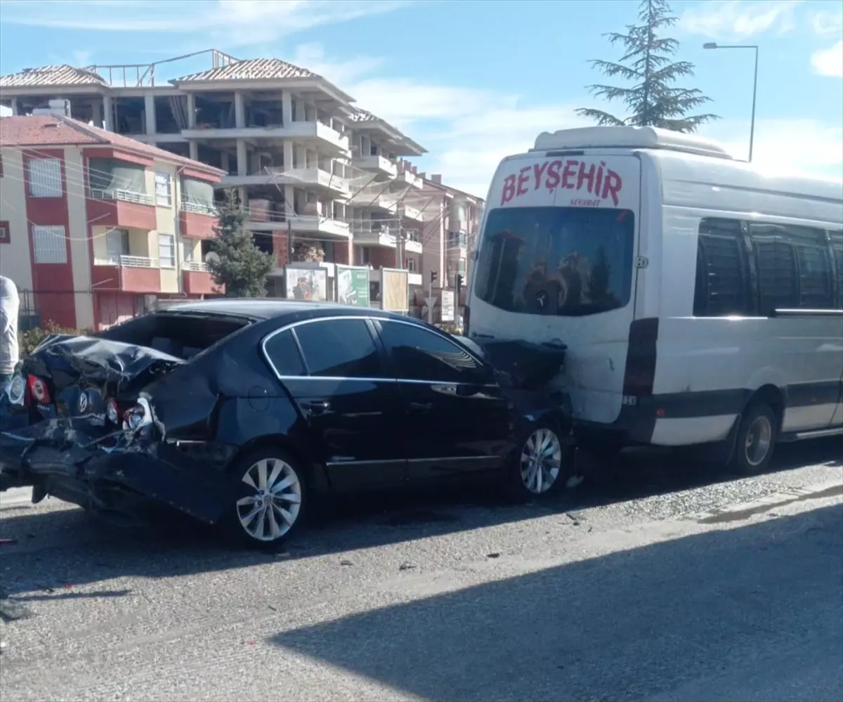 Konya’da Zincirleme Trafik Kazası: 2 Yaralı