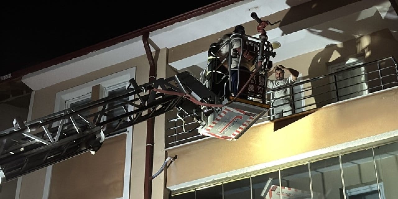 Kütahya’da yangın: 5 kişi balkonda mahsur kaldı