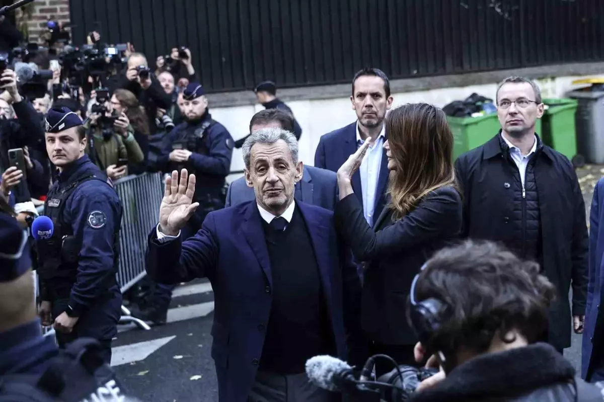 Nicolas Sarkozy Adli Kontrol Şartıyla Tahliye Edildi