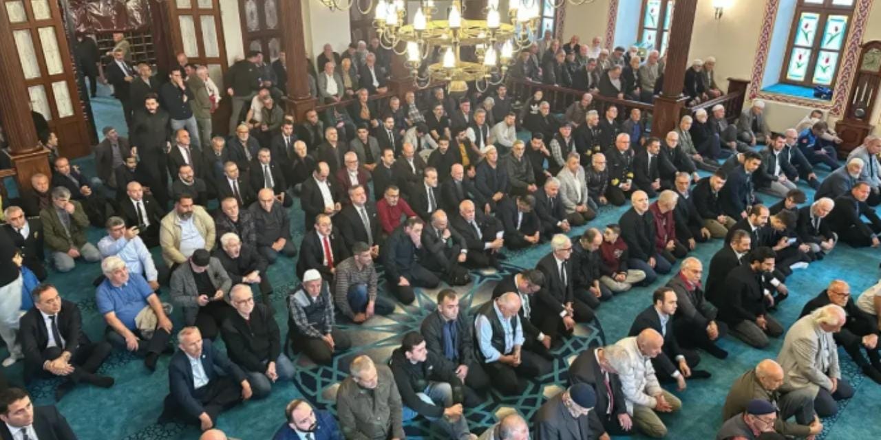 Rahatsız olanlara inat… Atatürk için okutulan mevlite yoğun katılım