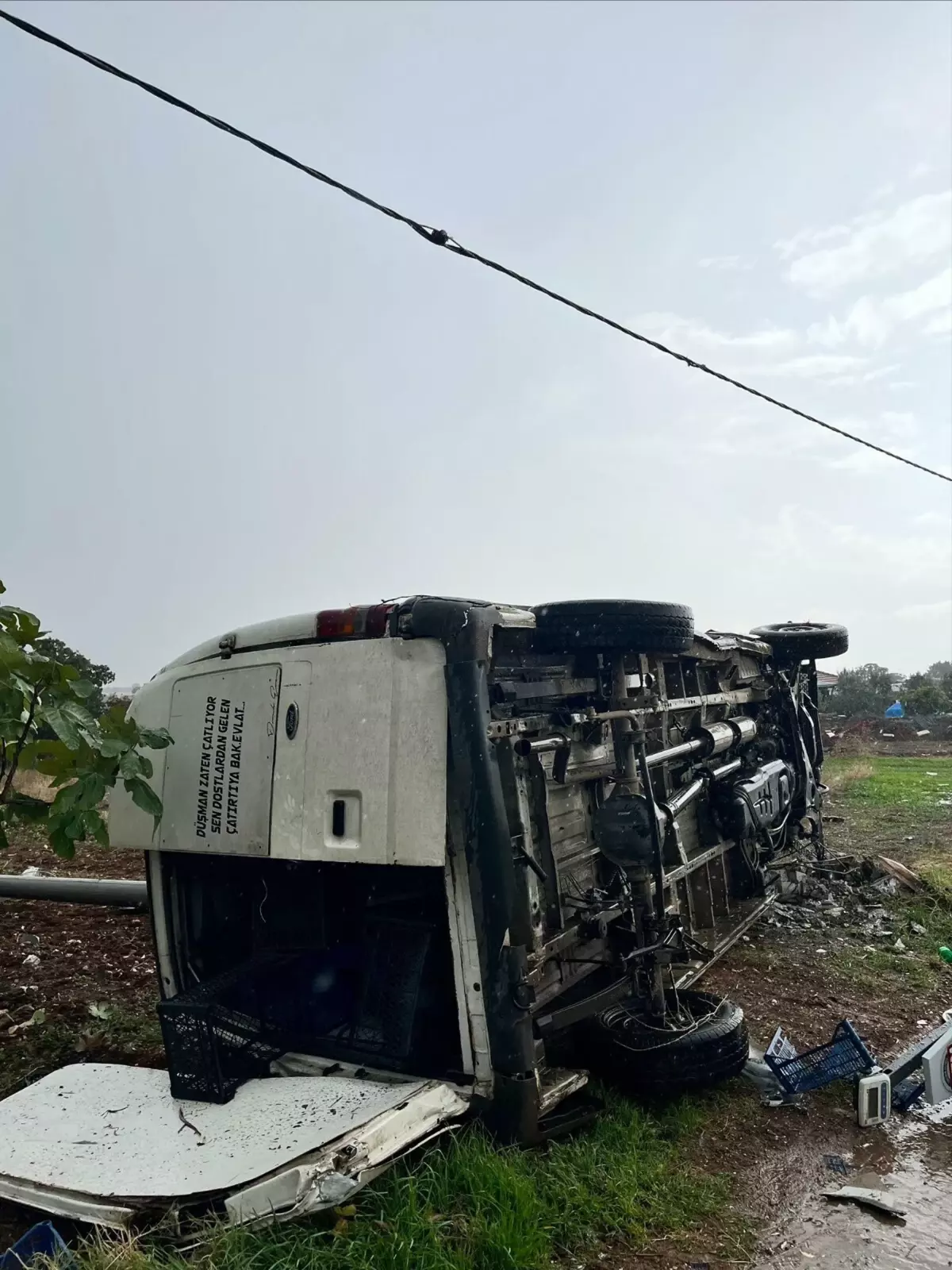 Salihli’de Kamyonet Devrildi: Sürücü Hayatını Kaybetti