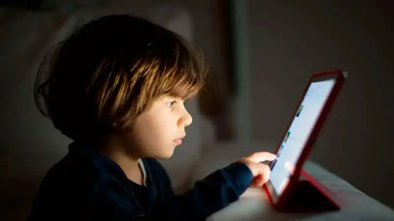 Ekran bağımlılığı çocuk ve gençlerin zihinsel kapasitesini düşürüyor