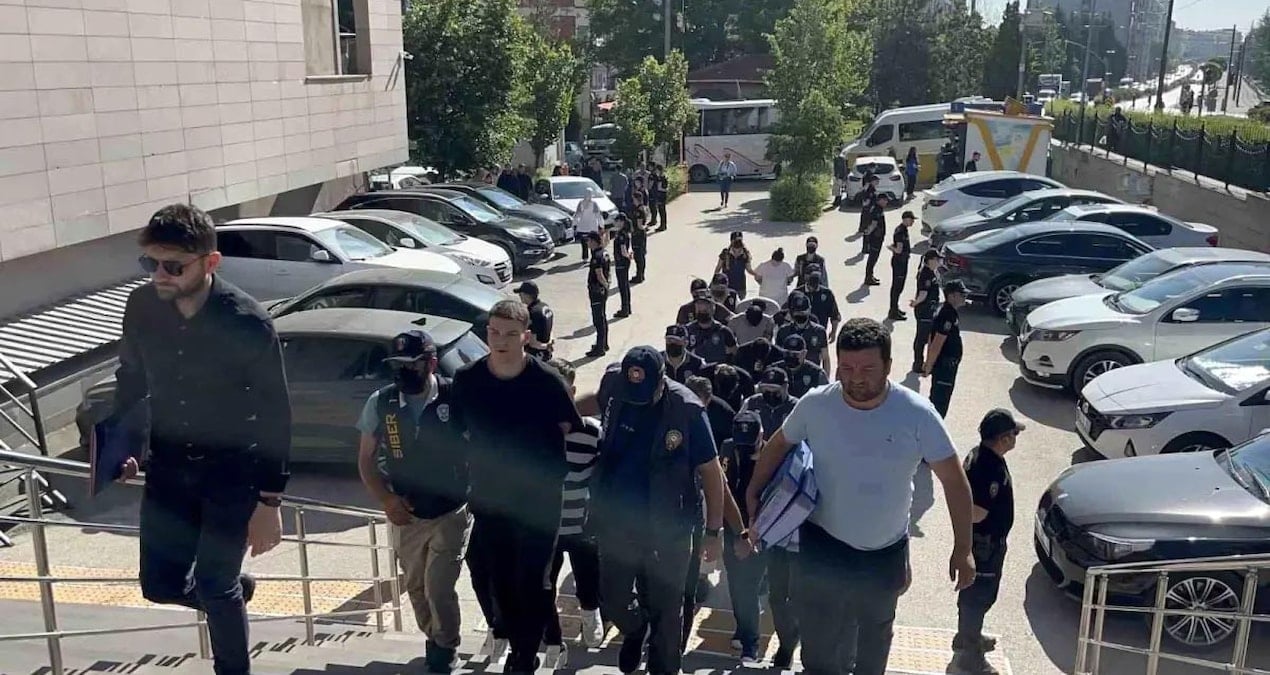 Eskişehir’de rüşvet operasyonunda 8 kişi tutuklandı