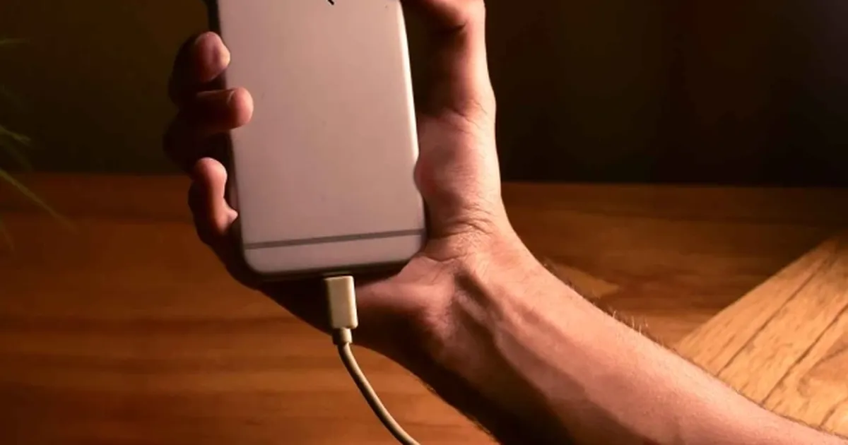 Telefonundan ayrı kalma korkusu ruh sağlığını etkiliyor!