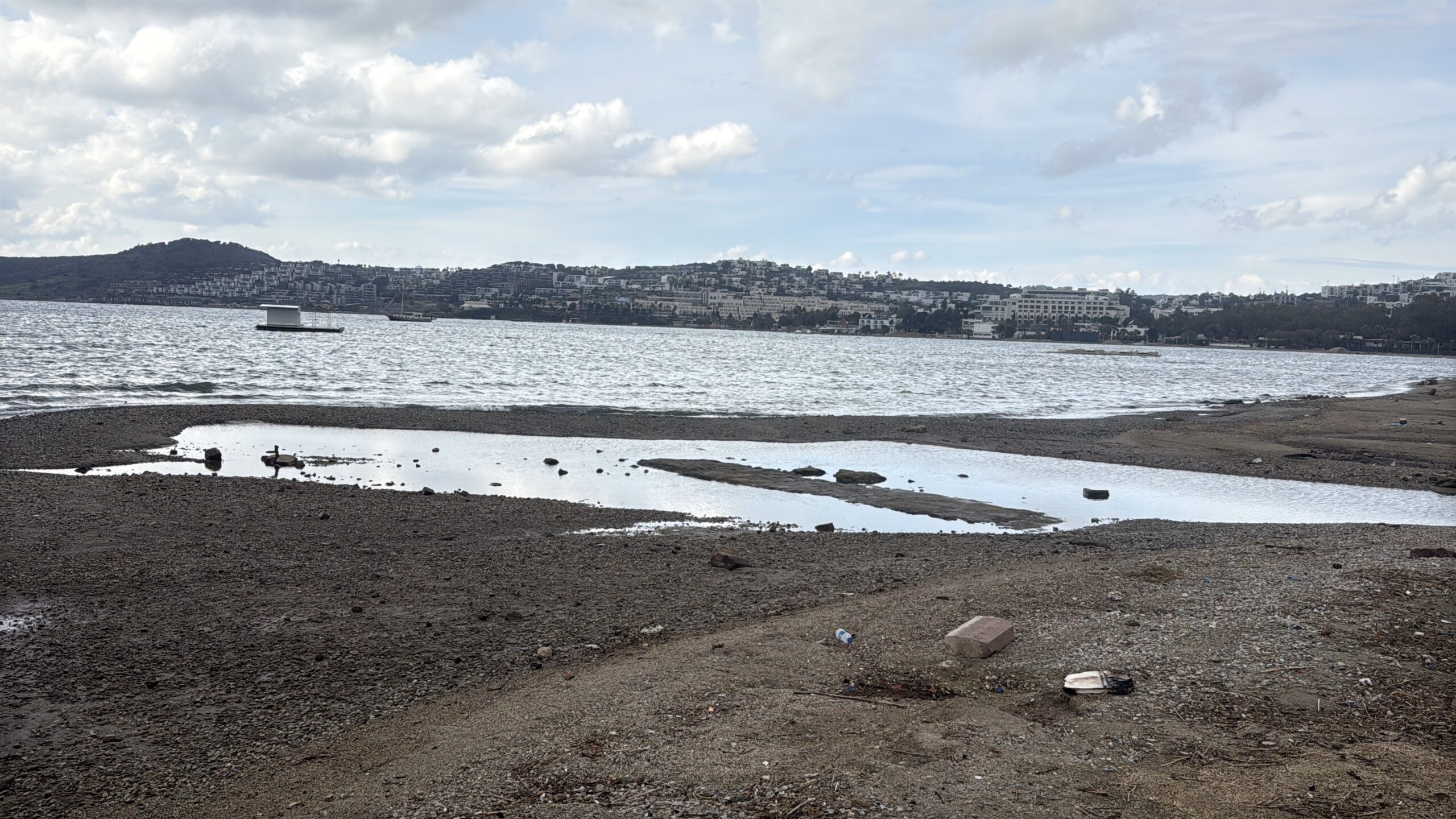 Bodrum’da korkutan görüntü. Deniz çekildi