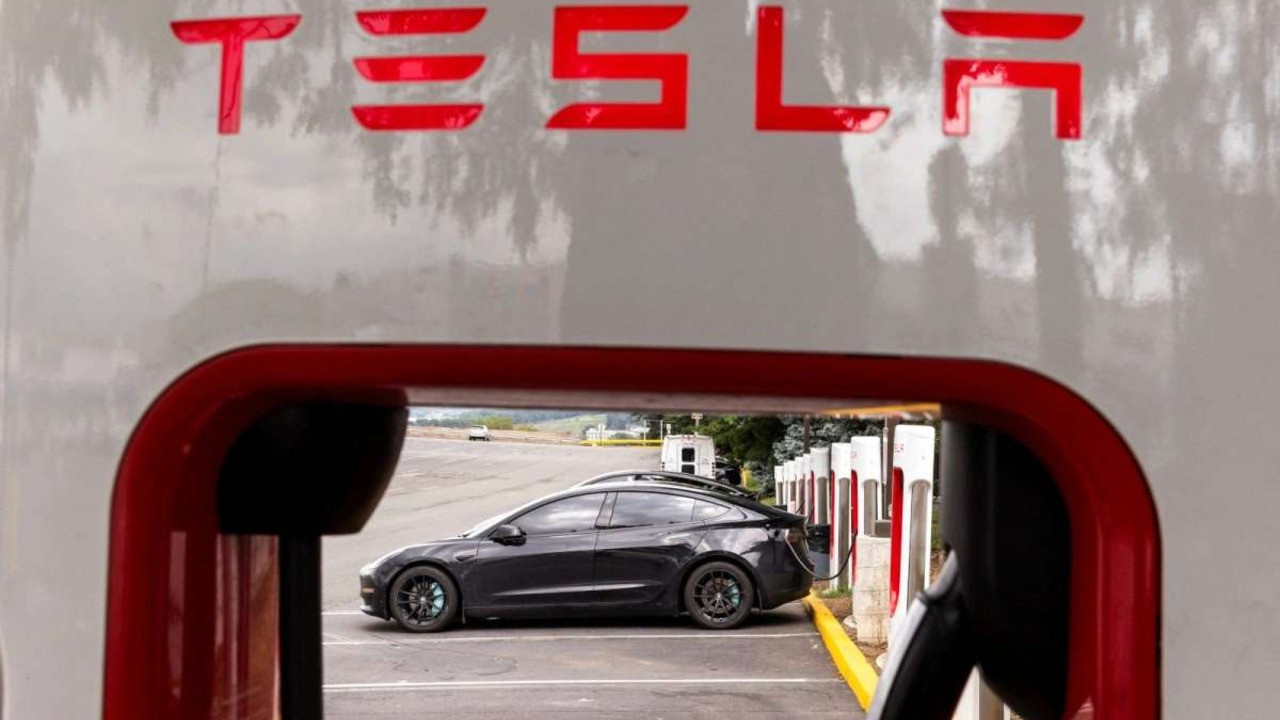 Tesla, Arizona’da yolcu taşıma izni aldı