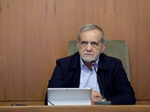 Pezeşkiyan bölge ülkelerine seslendi: Savaşı sizi topraklarınızdan yönetmesine izin vermeyin