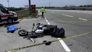 usakta-devrilen-motosikletin-surucusu-oldu-Db8Mx8RJ