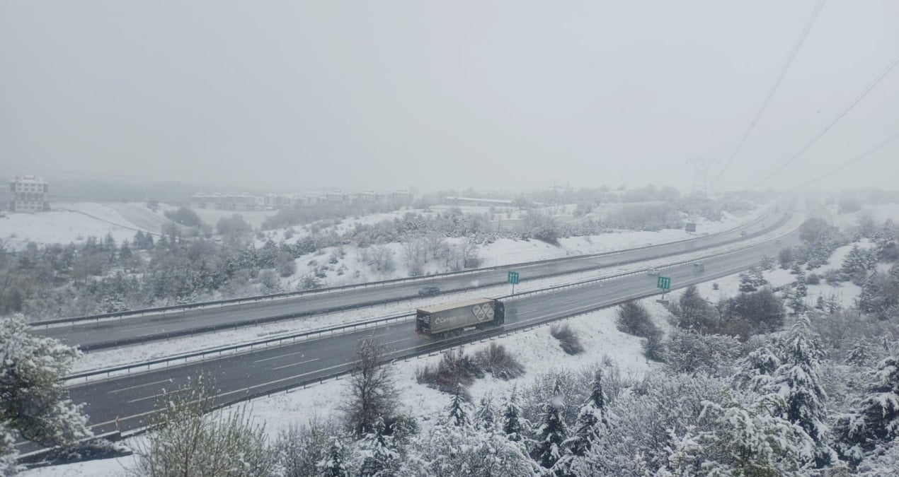 Bolu’da Kar Yağışı Ulaşımı Olumsuz Etkiledi