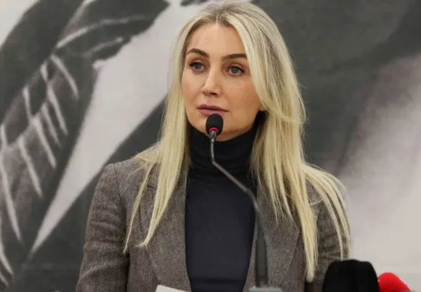 dilek-imamoglundan-cok-konusulacak-aciklamalar-siyasete-nasil-bakiyor-zEVjQHdF