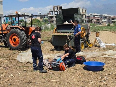 Hatay’da feci son! Harman makinesine düşen genç hayatını kaybetti