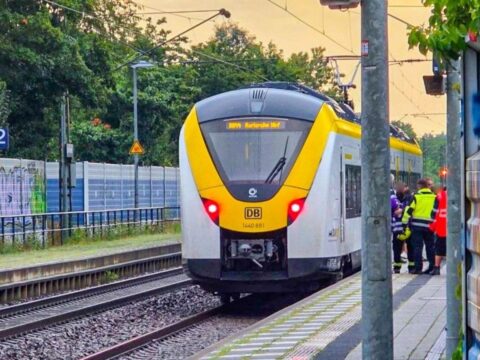 Bilet kontrolu korkunc bitti 120 km hizla giden trenden dustu zfbIphDM