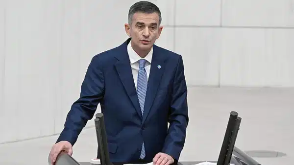 AKP’ye geçeceği konuşuluyordu: Ümit Dikbayır’dan açıklama geldi